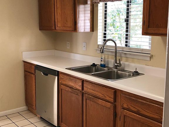 3rd image of 112 Seafarer Ln #112