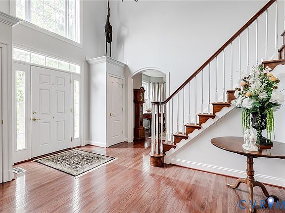3rd image of 507 Hickory Dr