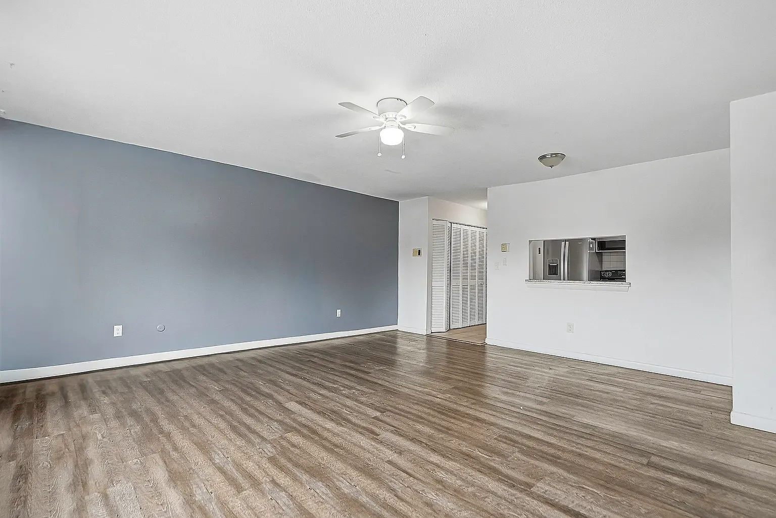 2 bed, 888 sqft, $2,350 — Photo 2