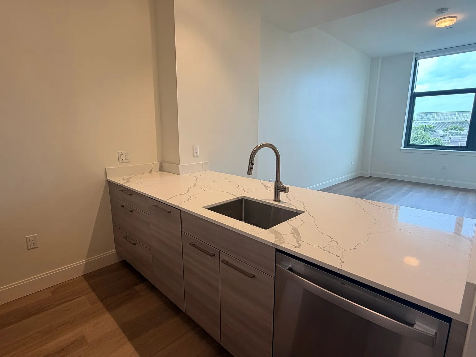1 bed, 1.0 bath, $3,000 — Photo 3