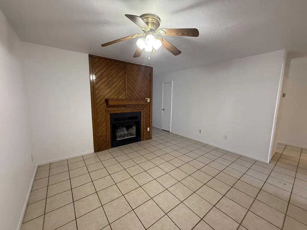 205 Jason Dr Apt B — Photo 4