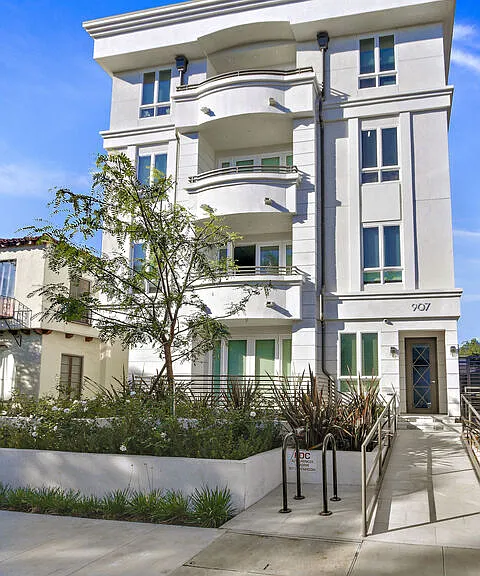 907 S Shenandoah St #101 — Photo 36