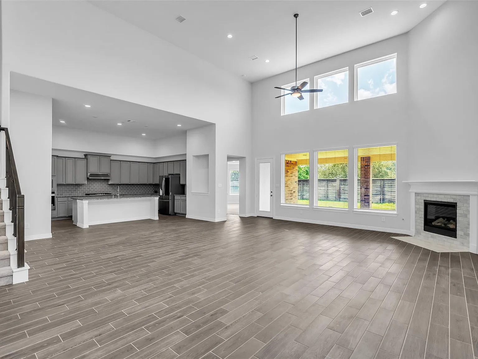 6 bed, 5.5 bath, 4012 sqft, $3,500 — Photo 2