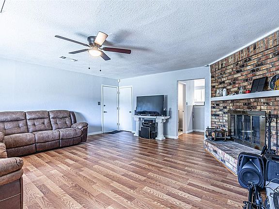 3rd image of 2810 Cumberland Dr