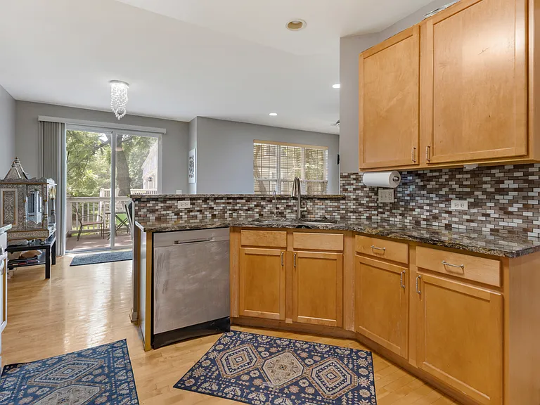 460 Vaughn Cir — Photo 10