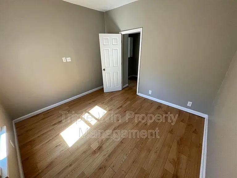 4831 Oldenburg Ave — Photo 14