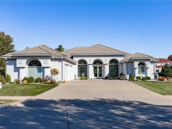 4803 S Lakewood Dr, Saint Joseph, MO 64506