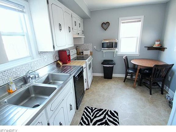 3rd image of 407 E 214th St