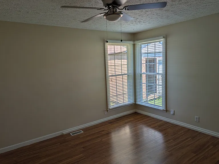 102 Post Oak Rd — Photo 26