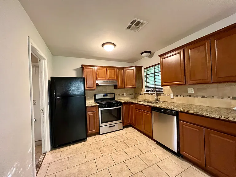 7400 S Drexel Ave — Photo 6