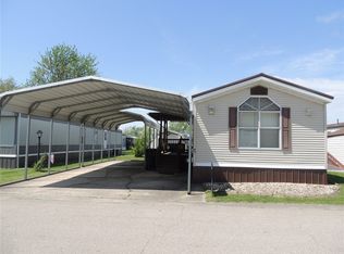93 Four Seasons Est, Effingham, IL 62401
