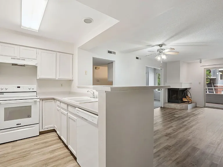 952 Acapulco Ct — Photo 9