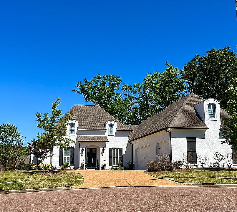 1st image of 125 Pin Oak Dr