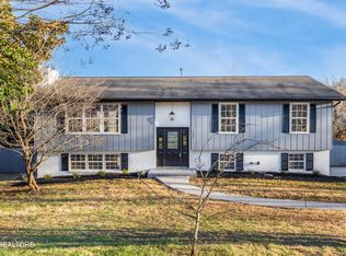 1726 Scenic Dr, Maryville, TN 37803