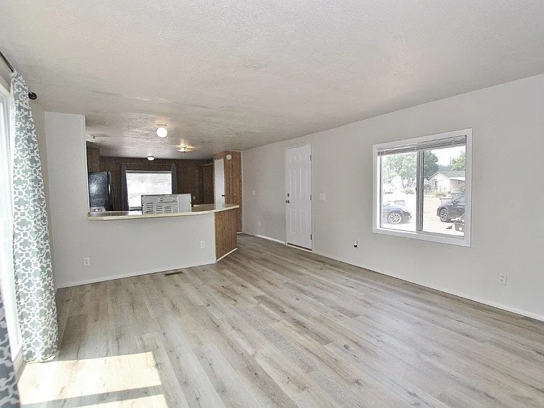 422 Elder Ave — Photo 4