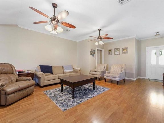 4th image of 2539 Mary Ann Dr