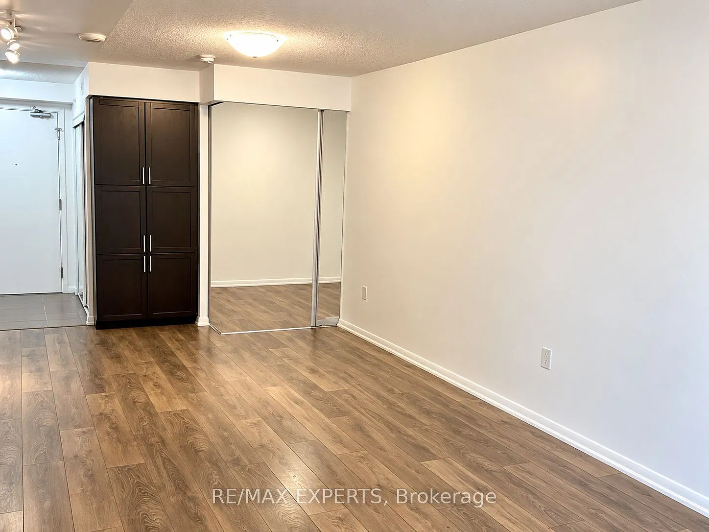 2 bed, $2,500 — Photo 4