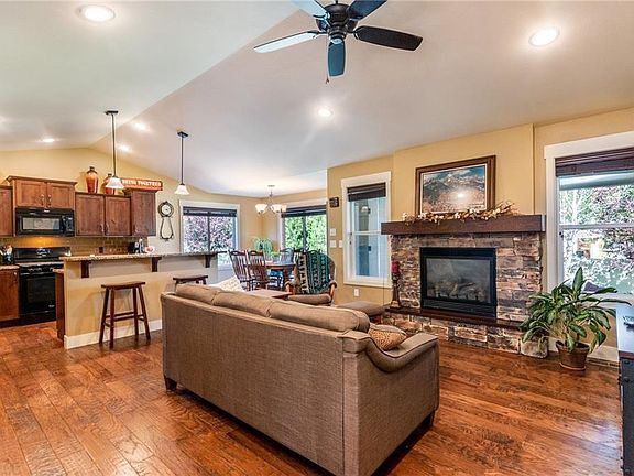 3rd image of 2825 Arrowhead Meadows Dr