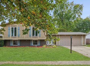 2313 Glenoak Dr, Champaign, IL 61821