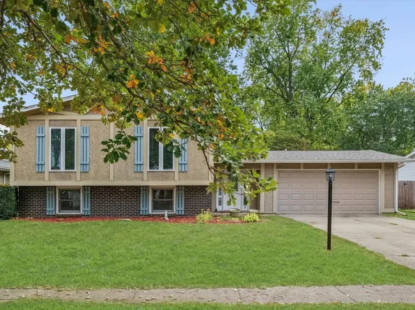 2313 Glenoak Dr, Champaign, IL 61821