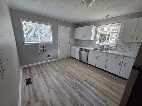 4th image of 272 Vreeland St