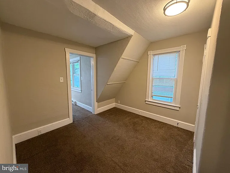 572 Columbia Ave — Photo 11