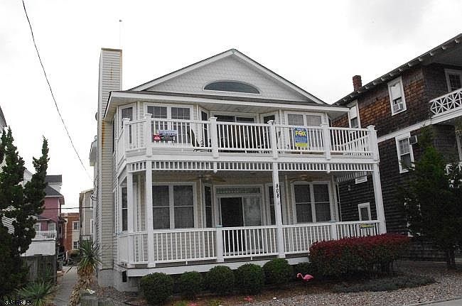 1st image of 810 Brighton Pl