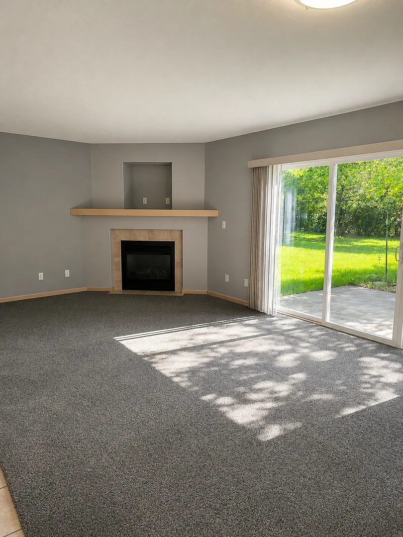 Welcome home to this spacious 2-bedroom, 2-bathroom rental — Photo 4