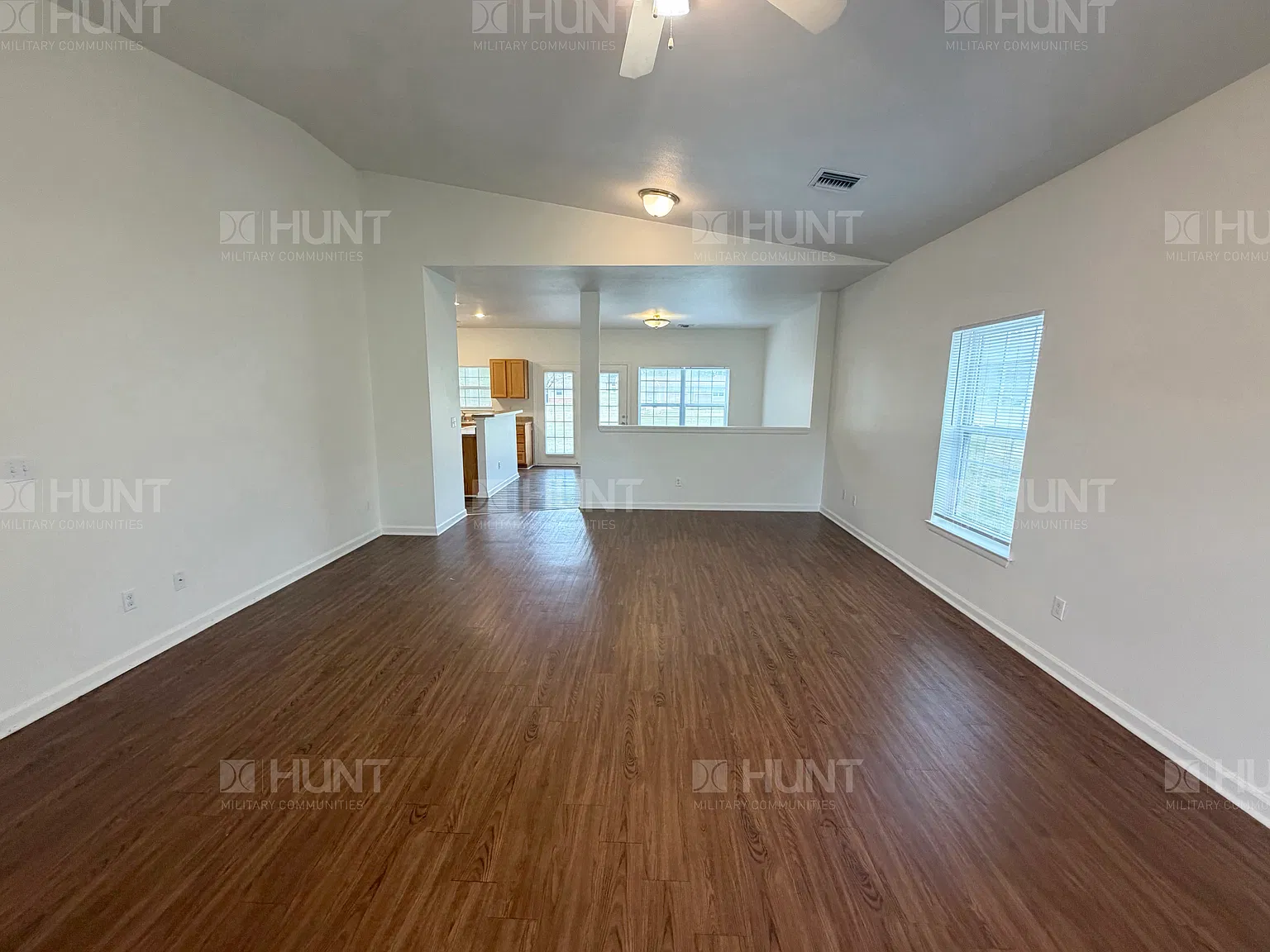 3 bed, 2.5 bath, 1889 sqft, $1,959 — Photo 2