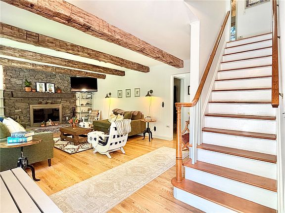 3rd image of 856 Winney Hill Rd