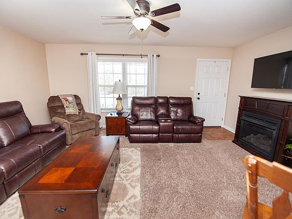 3rd image of 156 Honeysuckle Ln