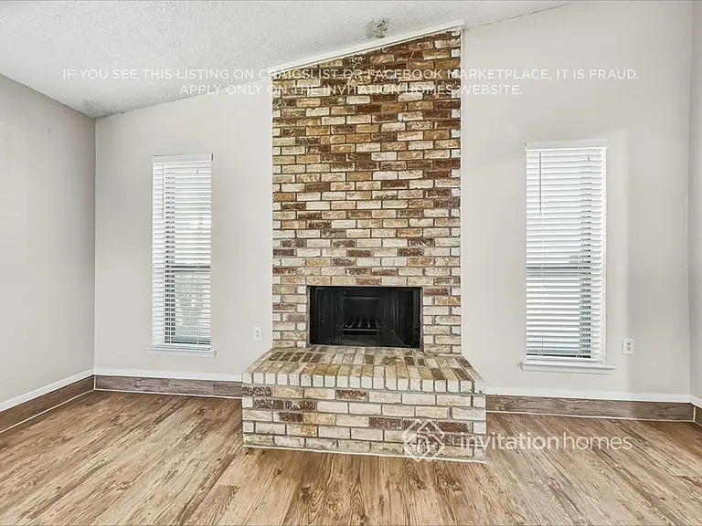 2609 Renwick Dr — Photo 3
