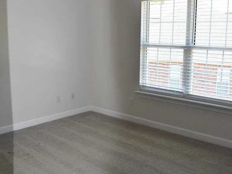 201 Bainbridge Dr — Photo 18