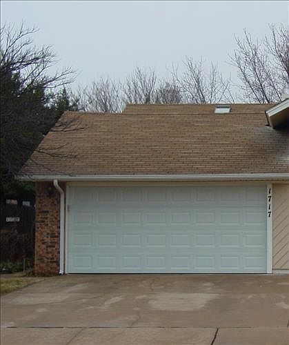 1st image of 1717 Hillcrest Dr