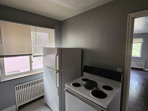 5th image of 1048 Rosemont Ave APT 4