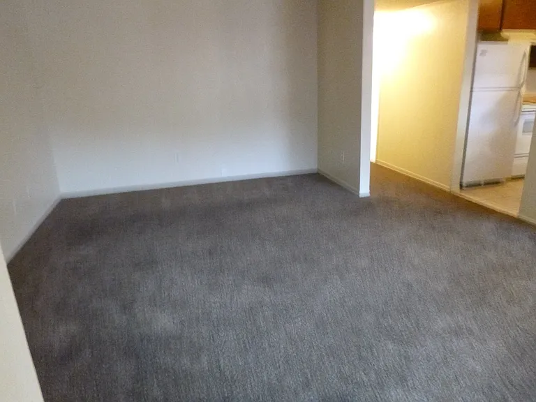 251 Julie Dr #1-8 — Photo 3