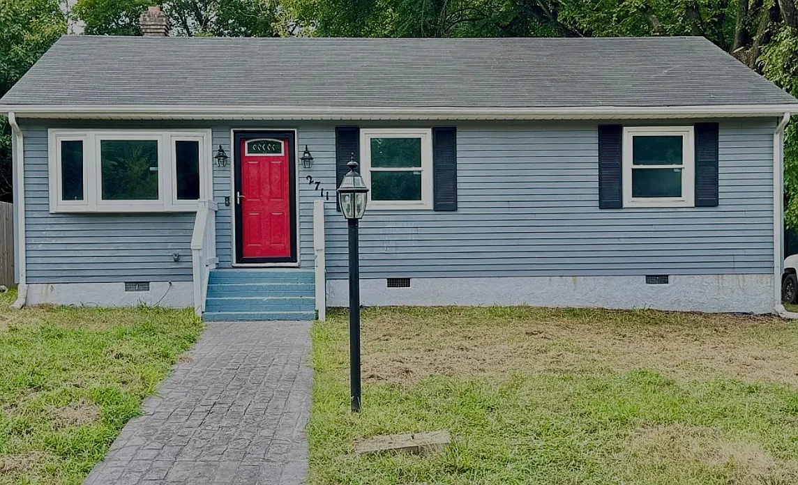 3 bed, 1.5 bath, 1040 sqft, $2,300 — Photo 1