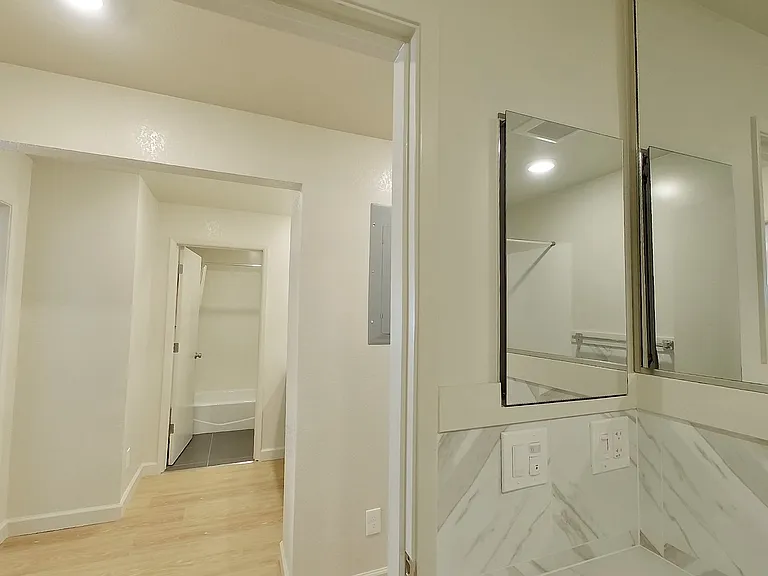 2437 Piedmont Ave — Photo 52
