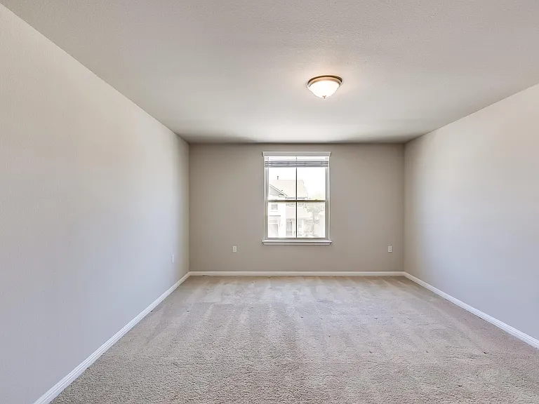821 Falkland Trce — Photo 24