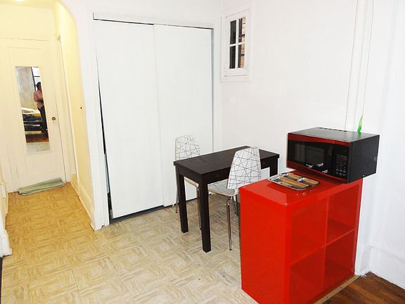 3rd image of 427 E 77th St APT 4B
