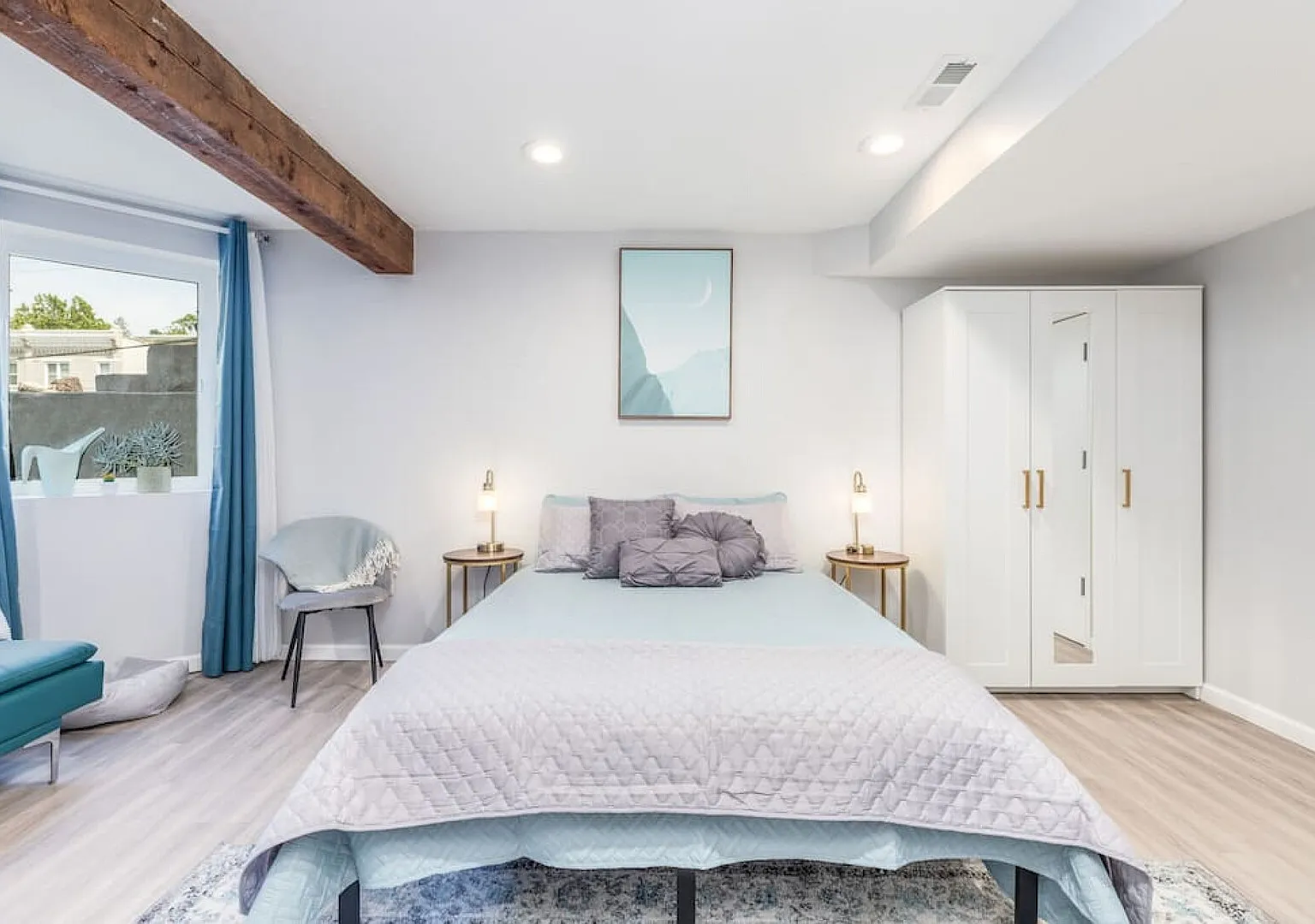 Private Pet Friendly Avenues Suite- of Downtown! — Photo 4