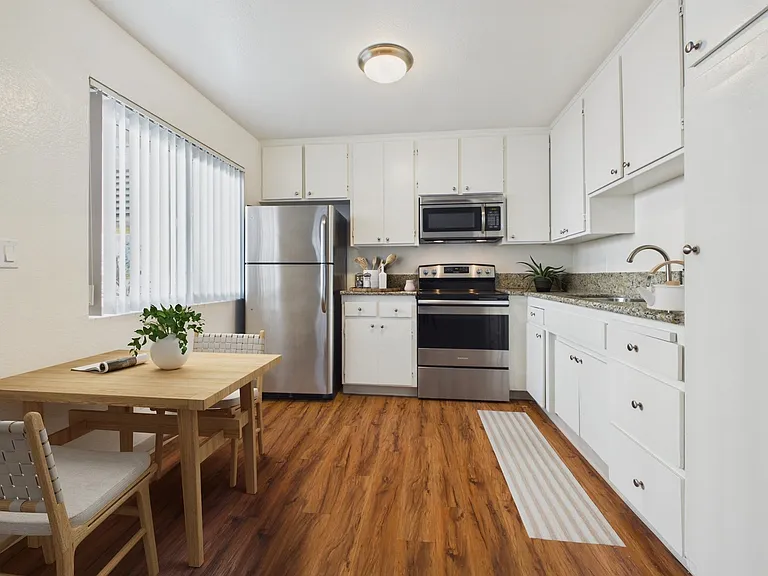 Gilmore Apartments - Van Nuys — Photo 14