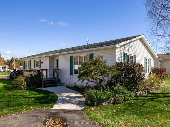 22 Indiana Ave E, Wasaga Beach, ON L9Z 3A8