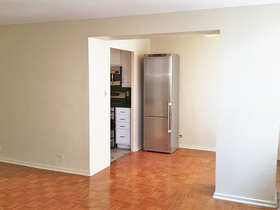 3rd image of 3950 N Lake Shore Dr APT 201