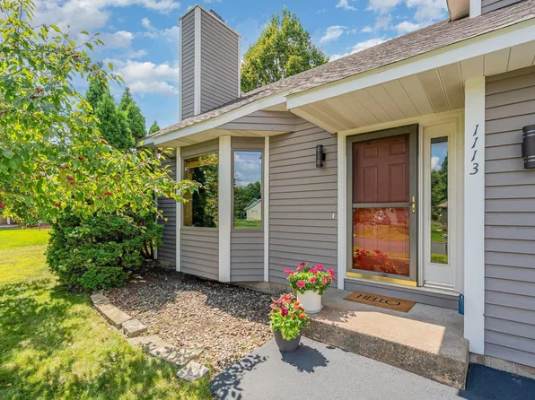 1113 Grandview Dr, Hudson, WI 54016