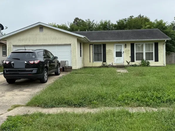 2 Jamestown Cir, Riverton, IL 62561