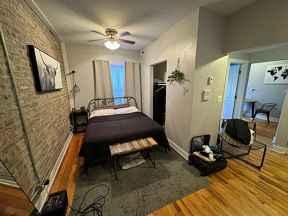 4th image of 822 W Cuyler Ave APT 221