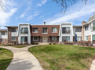 2711 Hobson Rd APT 3, Woodridge, IL 60517