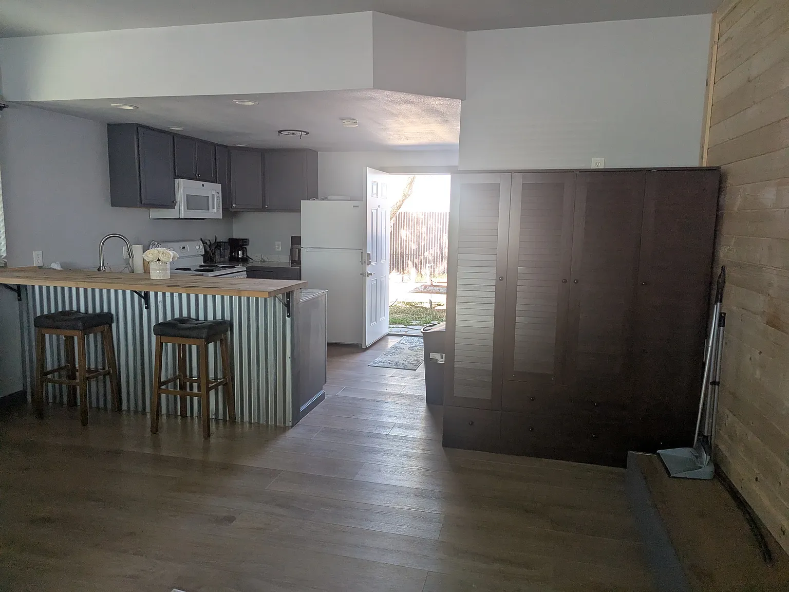 Studio, 670 sqft, $1,600 — Photo 4