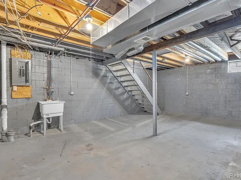 764 Woodmere St — Photo 36